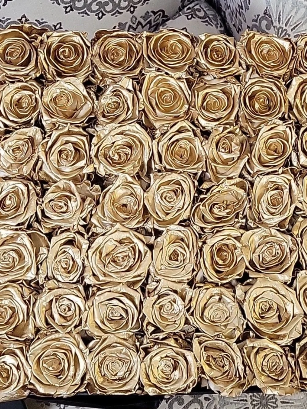 Venus et Fleur Classic Black Box with Gold Roses